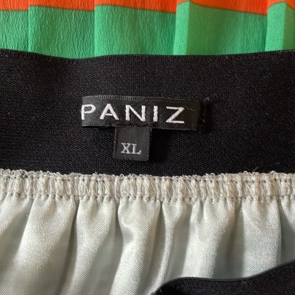 Paniz Beautiful Pleated Skirt, Size XL - Picture 3 of 5